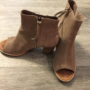 Toms wedges